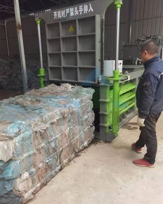 Densidad Botella de plástico embalaje de embalaje automático cartón horizontal residuos de cartón de papel Prensa máquina de embalaje