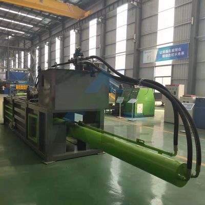 Densidad de balón cliente 2300 KG Máquina de embalaje de aluminio hidráulico horizontal con transportador