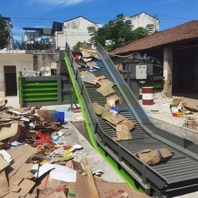 Densidad de balón cliente 2300 KG Máquina de embalaje de aluminio hidráulico horizontal con transportador