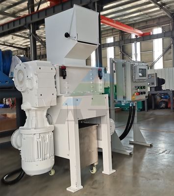 Trituradora versátil de cuatro ejes para reciclar madera metálica y plástico en varias industrias