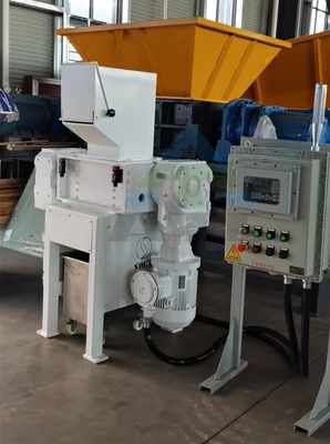 Trituradora versátil de cuatro ejes para reciclar madera metálica y plástico en varias industrias