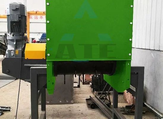 Abridor de bolsas de plástico tejido para tiendas de materiales de construcción después del mantenimiento en el campo de servicio