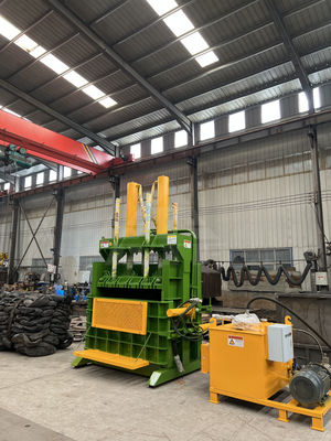 Baler hidráulico vertical de 30 toneladas para comprimir material de embalaje de plástico y duradero
