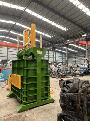 650 KG Capacidad Bolsas de botellas de plástico latas de residuos máquina de embalaje para la densidad de balde del cliente