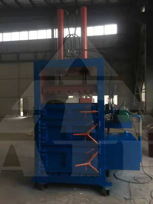 650 KG Capacidad Bolsas de botellas de plástico latas de residuos máquina de embalaje para la densidad de balde del cliente