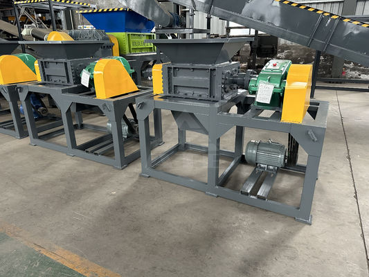 Trituradora hidráulica pequeña de doble eje para cartón de plástico mini metal 5000KG peso