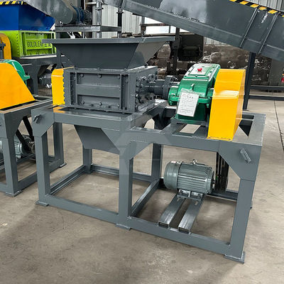 Trituradora de doble eje de 50 kW para palets de madera y desechos de metal/sistema transportador de plástico