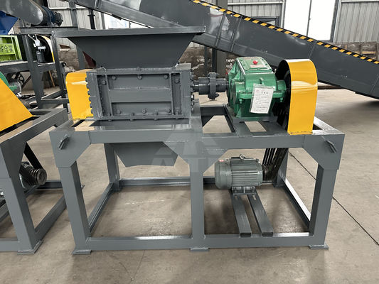 Trituradora de doble eje de 50 kW para palets de madera y desechos de metal/sistema transportador de plástico