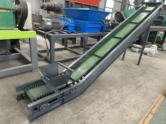 Trituradora de doble eje de 50 kW para palets de madera y desechos de metal/sistema transportador de plástico