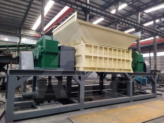 Tipo de dos ejes automático de doble ejes trituradora de chatarra de metal de tubería de plástico para el reciclaje