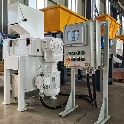 Máquina de trituración multifuncional de cuatro ejes para chapas de plástico y hojas metálicas domésticas