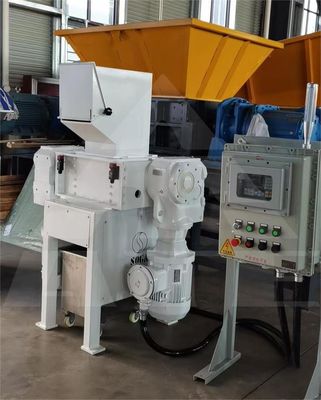 Máquina de reciclaje de chatarra de plástico y metales Trituradora de cuatro ejes para alcanzar el nivel estándar