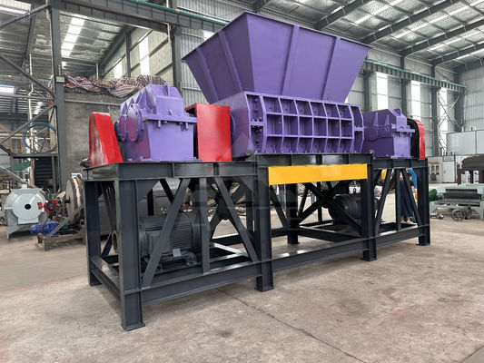 Máquina de trituración de plástico de doble eje para reciclaje de metal compacto de chatarra de caucho de cobre 2000m