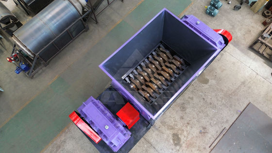 Máquina de trituración de plástico de doble eje para reciclaje de metal compacto de chatarra de caucho de cobre 2000m