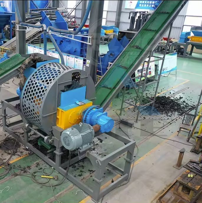 Máquina de reciclaje de neumáticos de alto nivel trituradora automática de doble eje para huellas de caucho