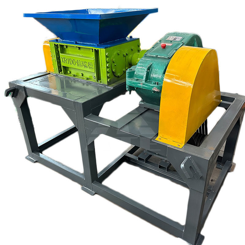 Trituradora de doble eje para residuos de madera pequeño plástico metal fácil de operar y 50kW de potencia