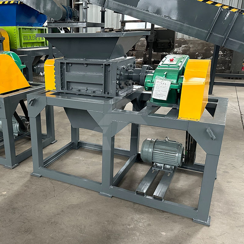 Trituradora de doble eje de 50 kW para palets de madera y desechos de metal/sistema transportador de plástico